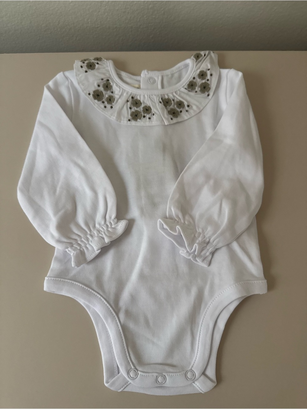 Gocco (Spanish brand) White Long-Sleeve Floral Collar Baby One-Piece